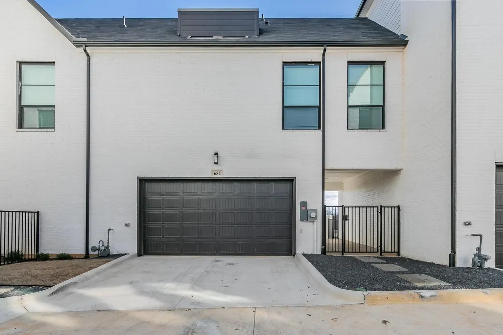 682 W Main Street Arlington, TX 76013