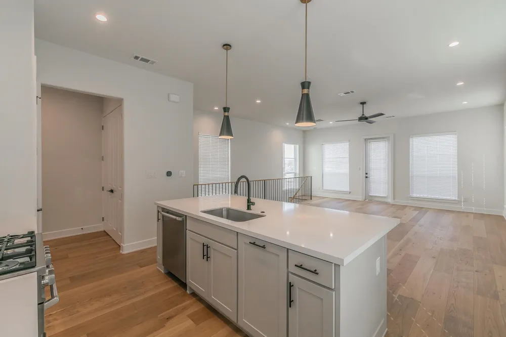 682 W Main Street Arlington, TX 76013