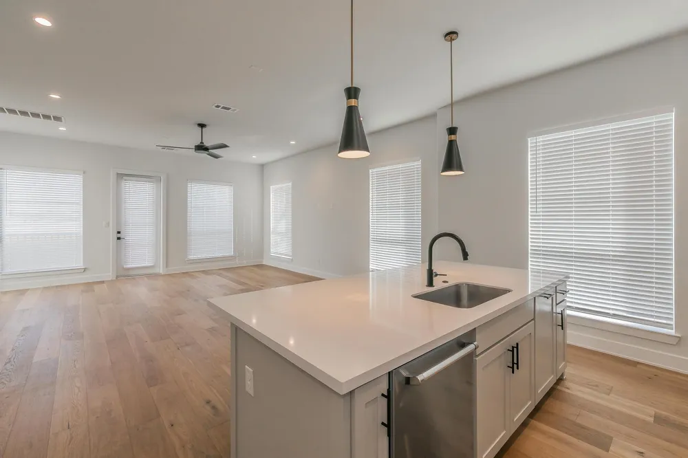 682 W Main Street Arlington, TX 76013