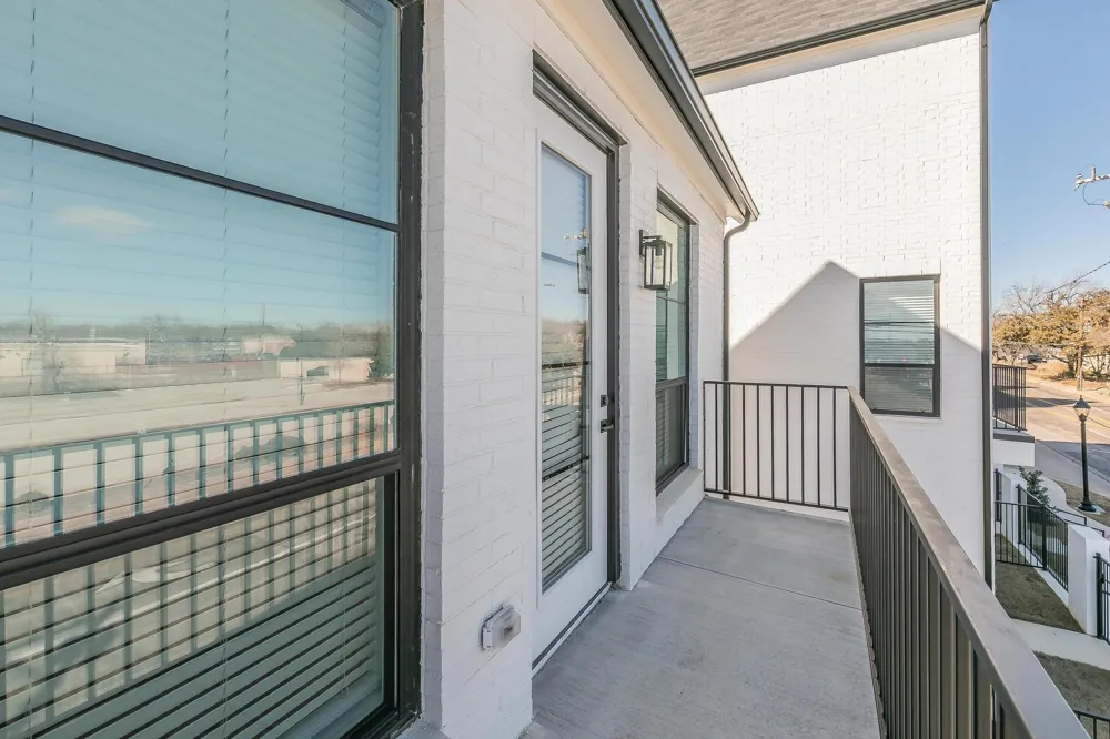 682 W Main Street Arlington, TX 76013