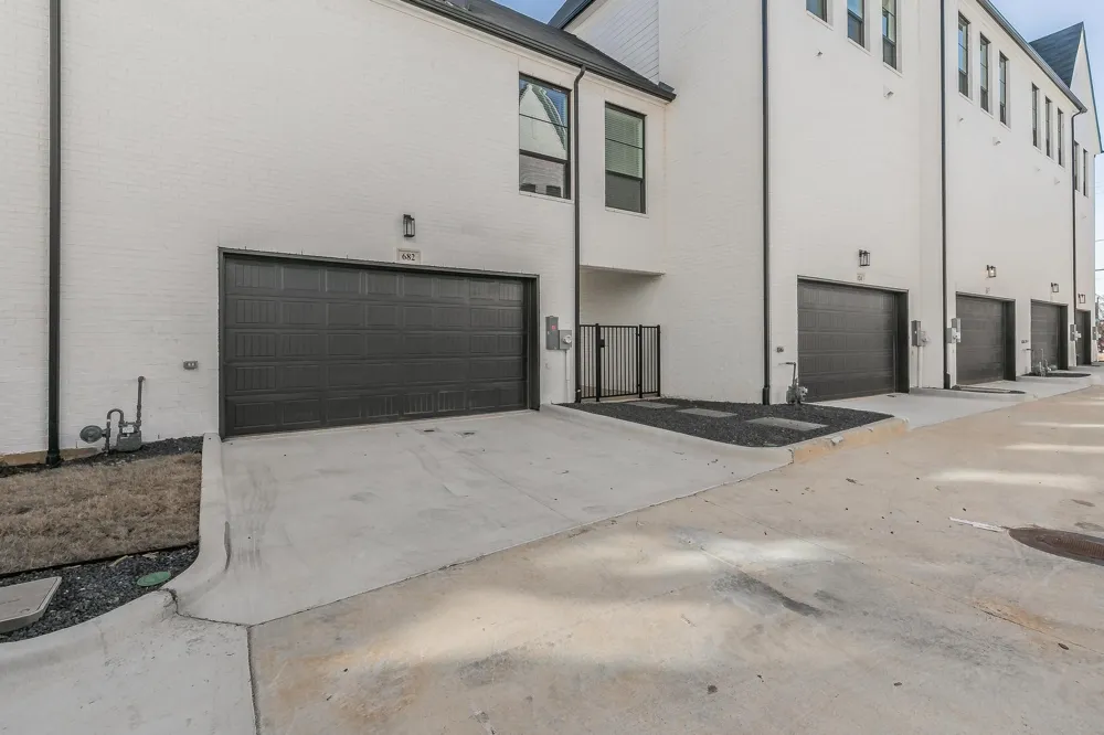682 W Main Street Arlington, TX 76013