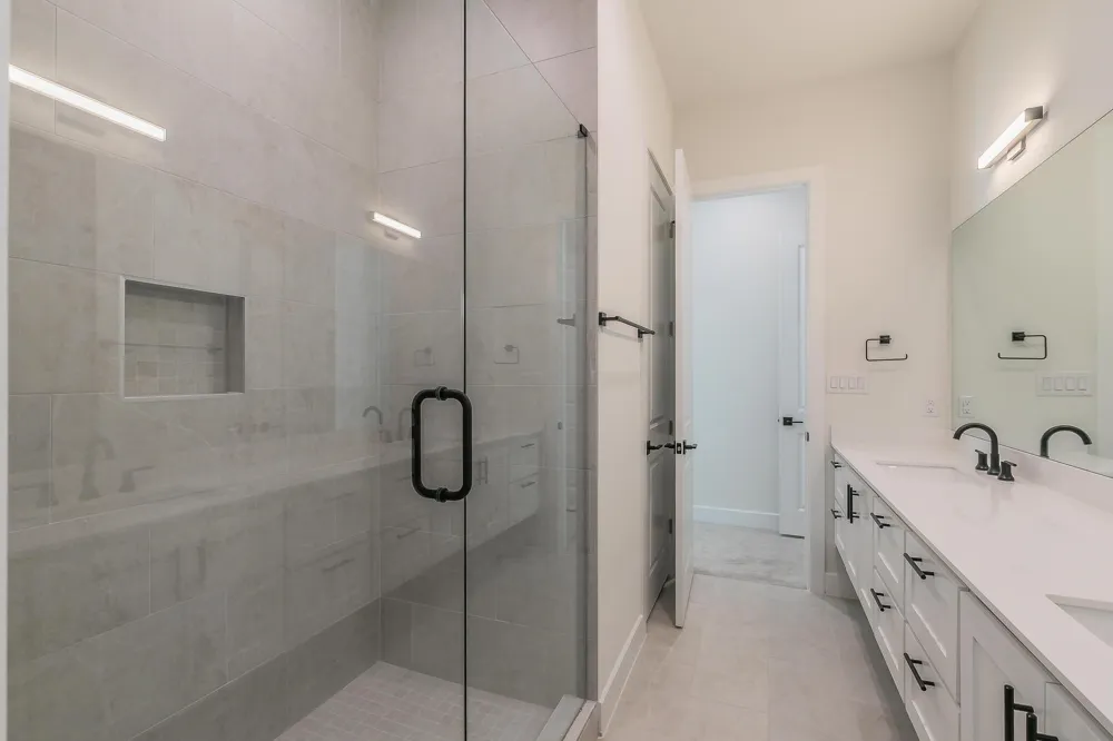 682 W Main Street Arlington, TX 76013
