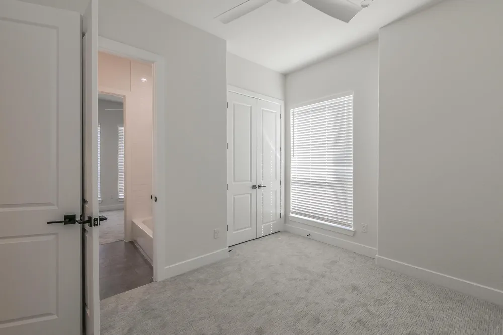 682 W Main Street Arlington, TX 76013