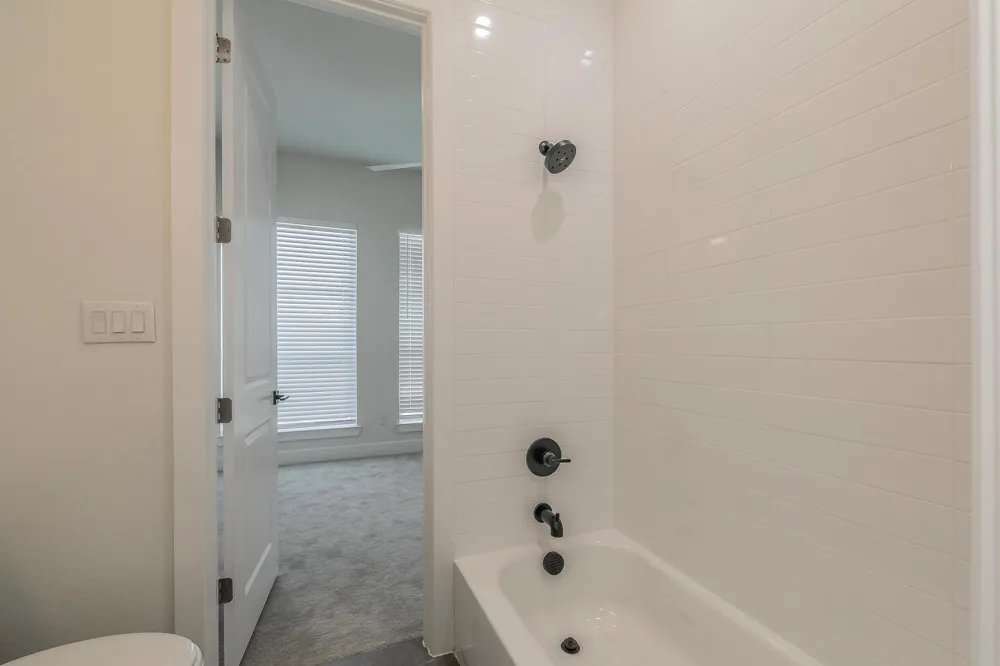682 W Main Street Arlington, TX 76013