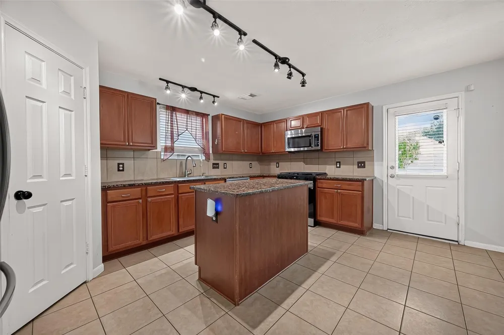 25346 Barmby Drive Tomball, TX 77375