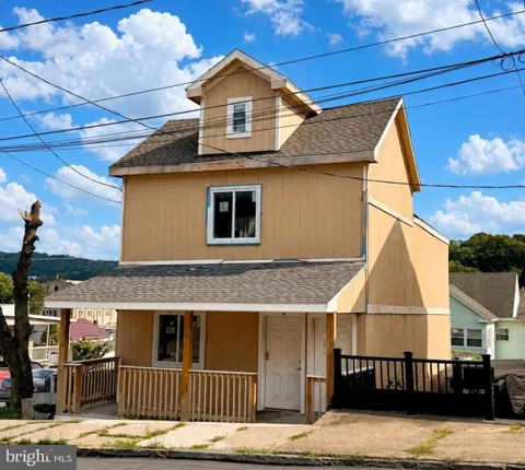 1002 W WALNUT STREET