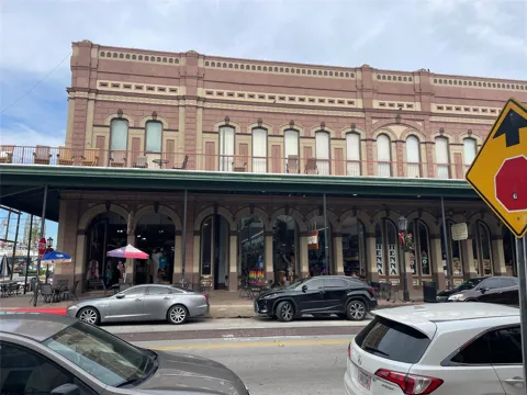 2118 Strand Street #206