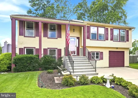 405 JENNIFER LANE