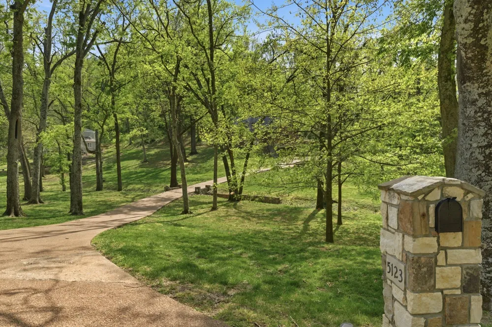 5123 Stanford Dr Nashville, TN 37215