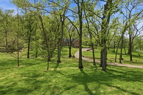 5123 Stanford Dr