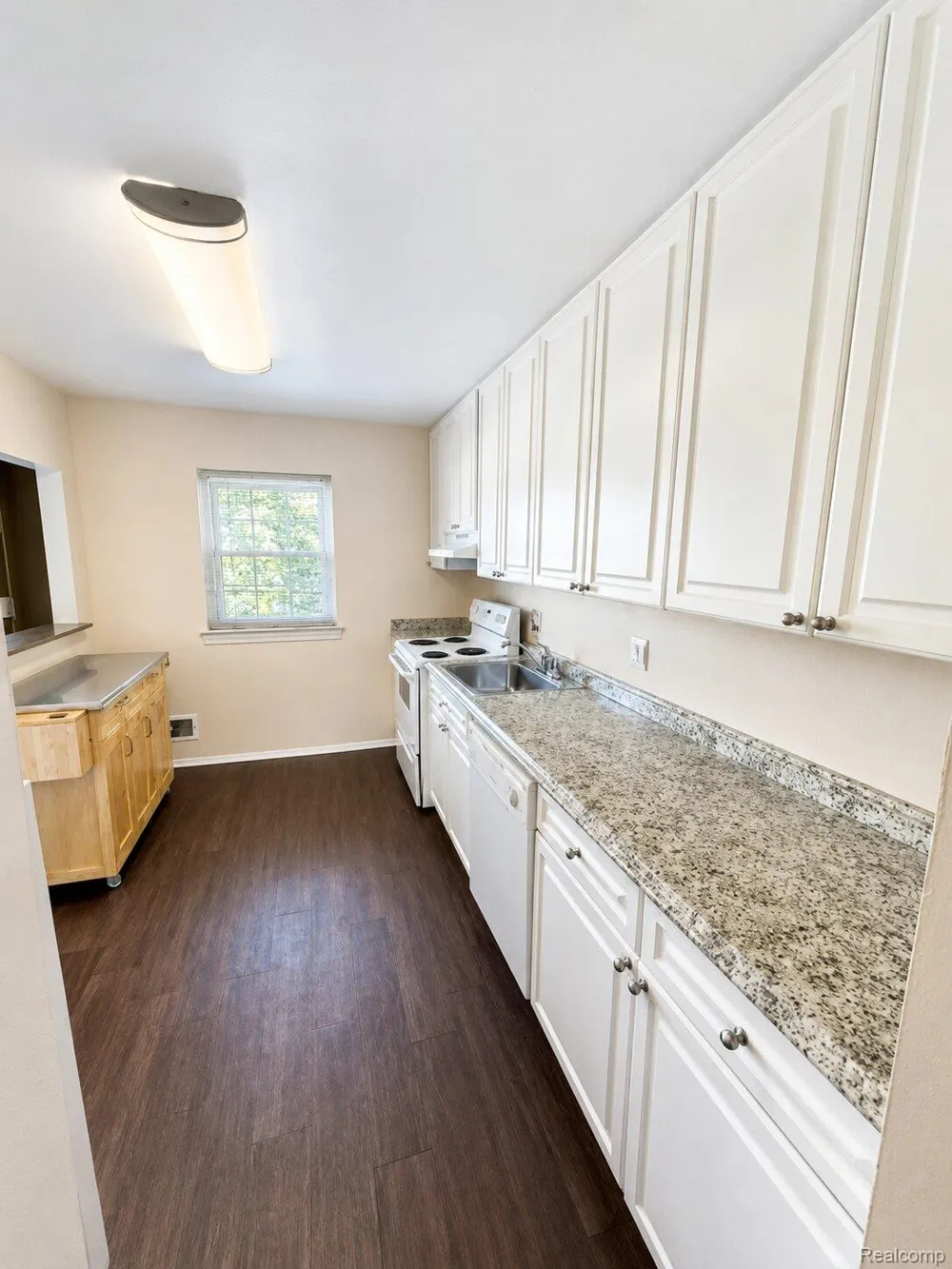 27654 E Echo Valley #231 Farmington Hills City, MI 48334