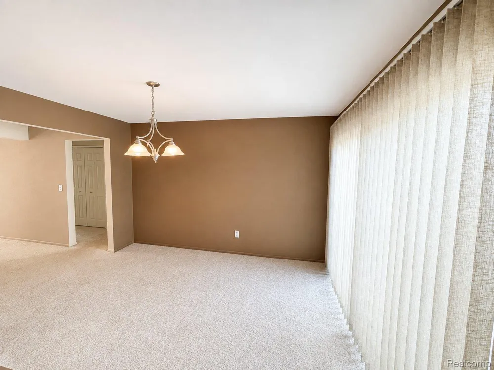 27654 E Echo Valley #231 Farmington Hills City, MI 48334