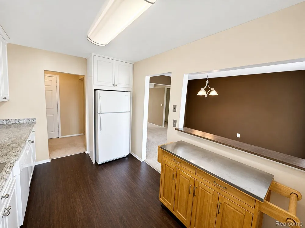 27654 E Echo Valley #231 Farmington Hills City, MI 48334