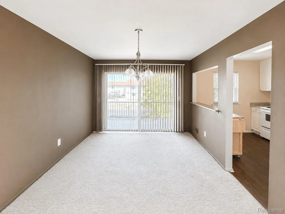 27654 E Echo Valley #231 Farmington Hills City, MI 48334