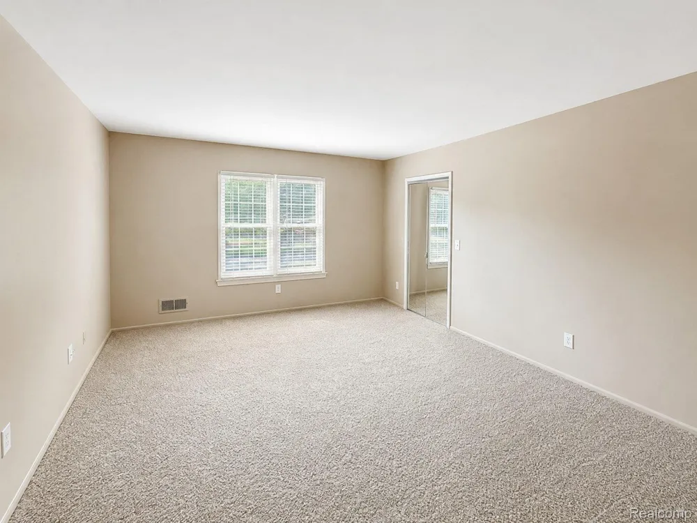 27654 E Echo Valley #231 Farmington Hills City, MI 48334