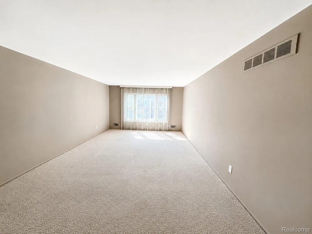 27654 E Echo Valley #231 Farmington Hills City, MI 48334