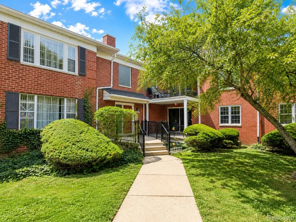 27654 E Echo Valley #231 Farmington Hills City, MI 48334