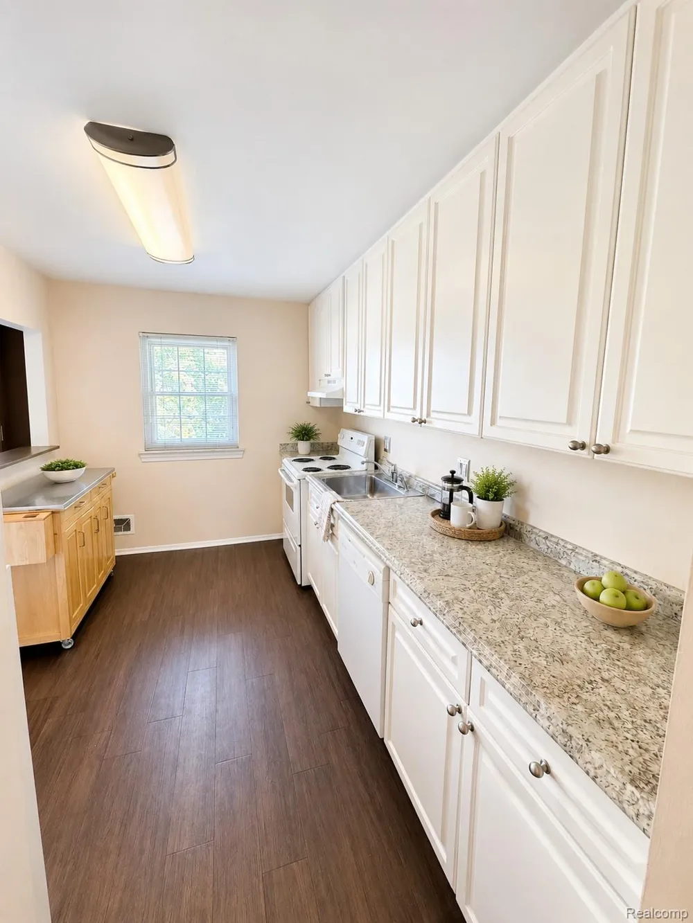 27654 E Echo Valley #231 Farmington Hills City, MI 48334