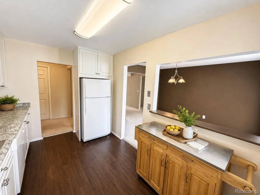 27654 E Echo Valley #231 Farmington Hills City, MI 48334