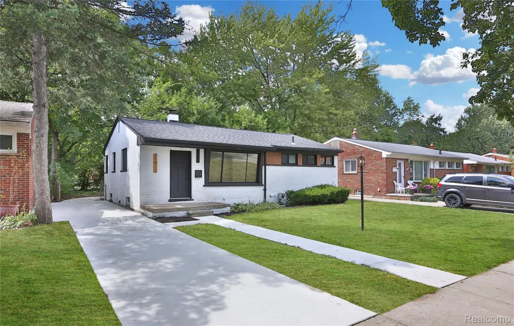 21911 Whitmore Street Oak Park City, MI 48237