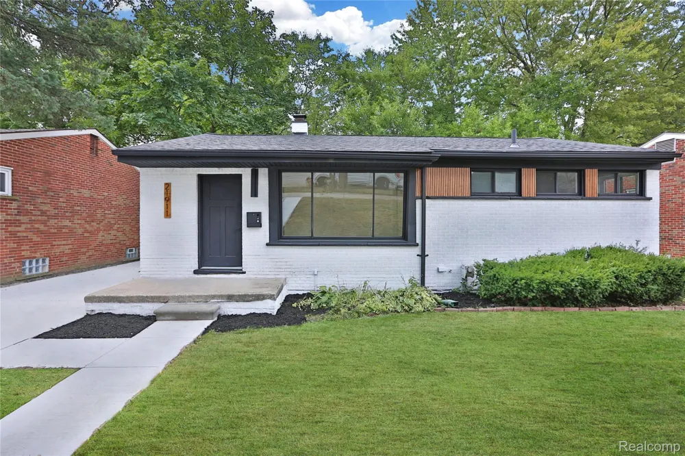 21911 Whitmore Street Oak Park City, MI 48237