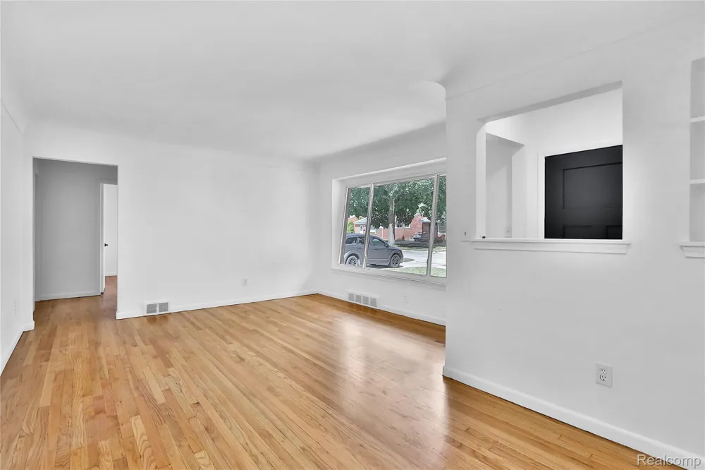 21911 Whitmore Street Oak Park City, MI 48237
