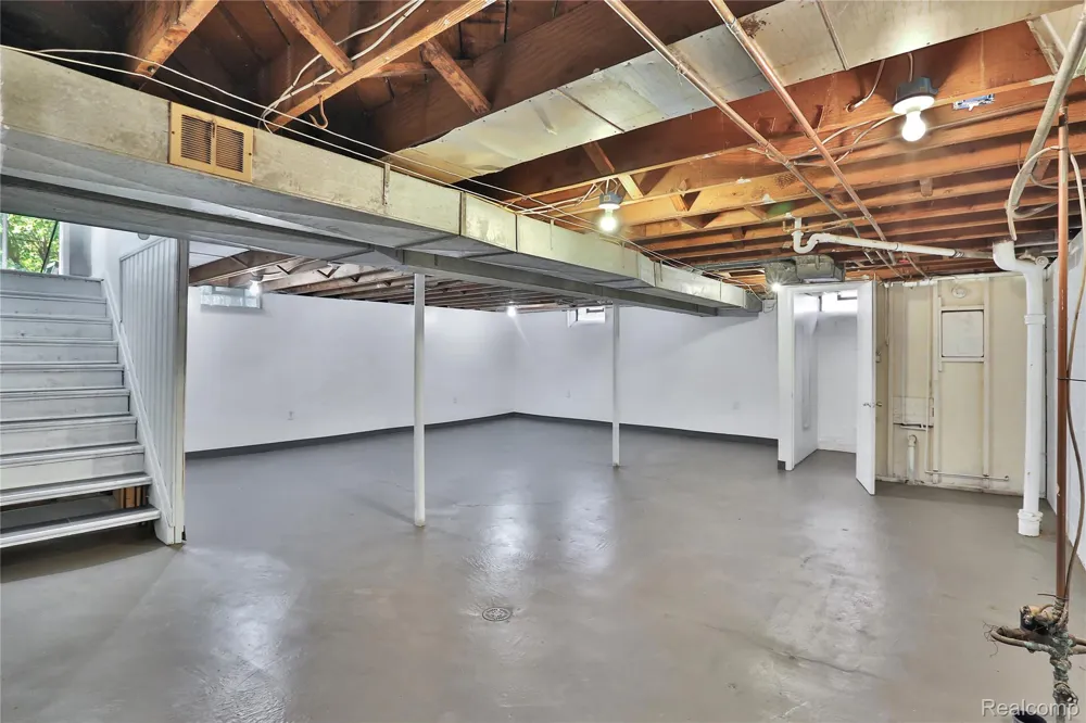 21911 Whitmore Street Oak Park City, MI 48237