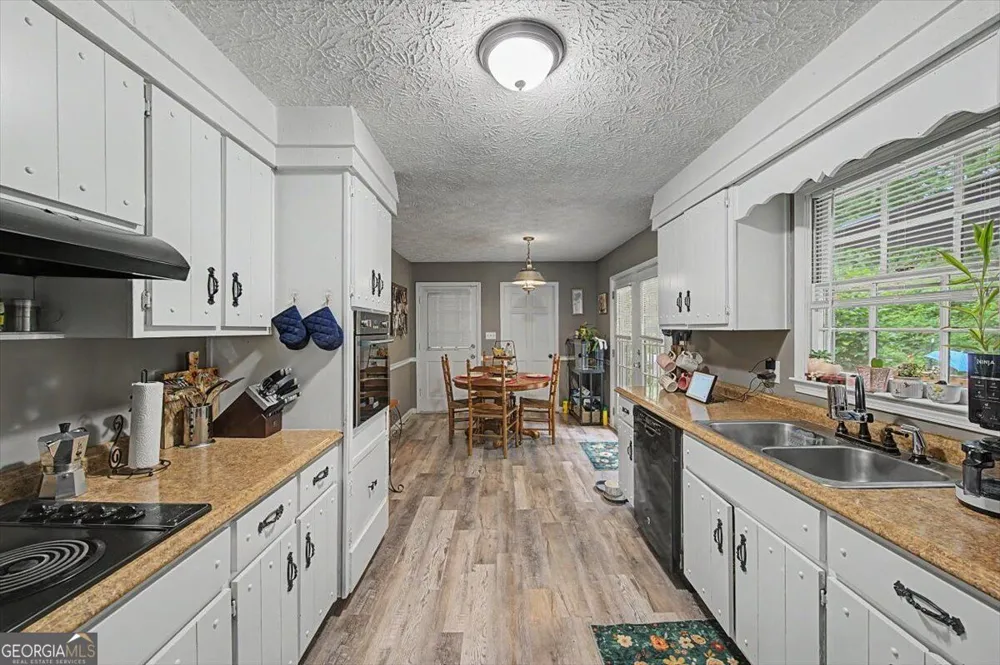 4 Shadowood CT SE Silver Creek, GA 30173