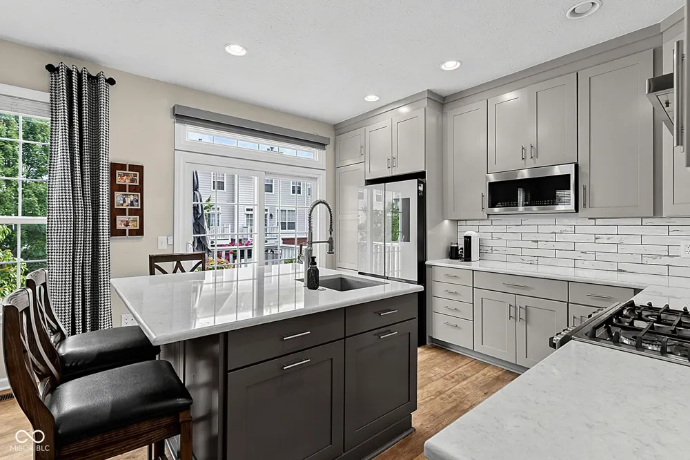 1098 Cavendish Drive Carmel, IN 46032