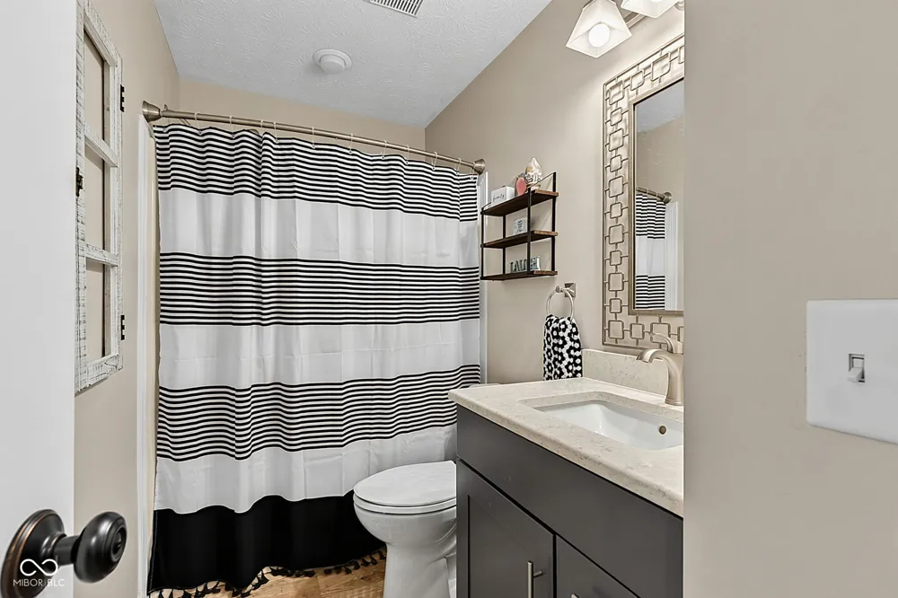 1098 Cavendish Drive Carmel, IN 46032