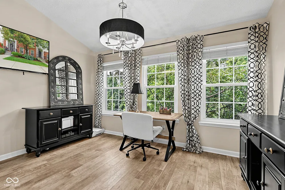 1098 Cavendish Drive Carmel, IN 46032