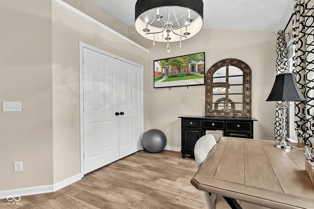1098 Cavendish Drive Carmel, IN 46032