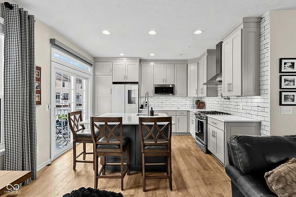 1098 Cavendish Drive Carmel, IN 46032