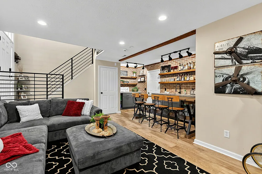 1098 Cavendish Drive Carmel, IN 46032