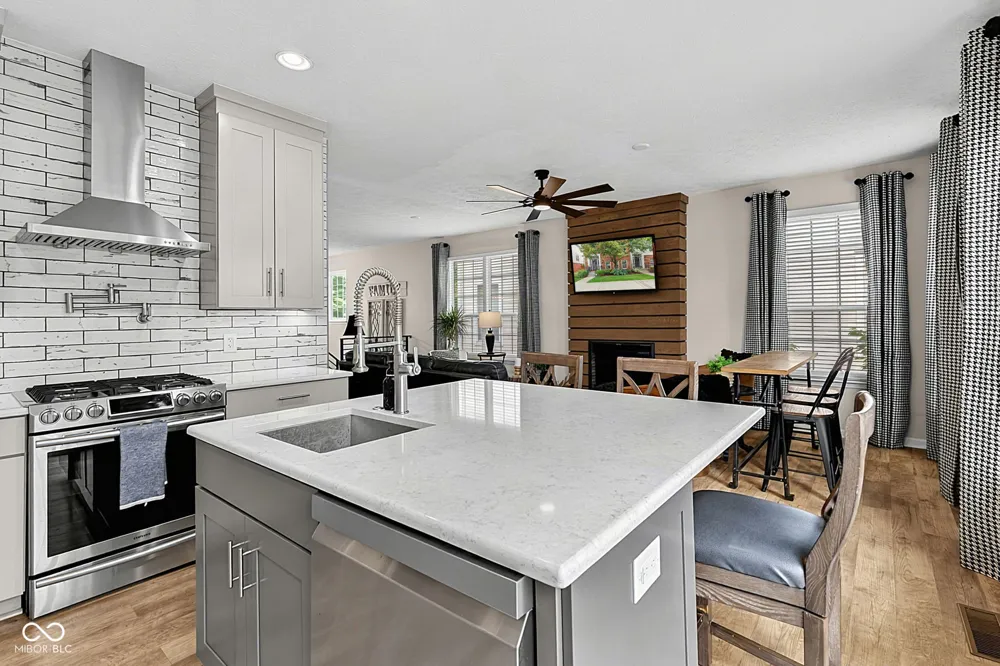 1098 Cavendish Drive Carmel, IN 46032