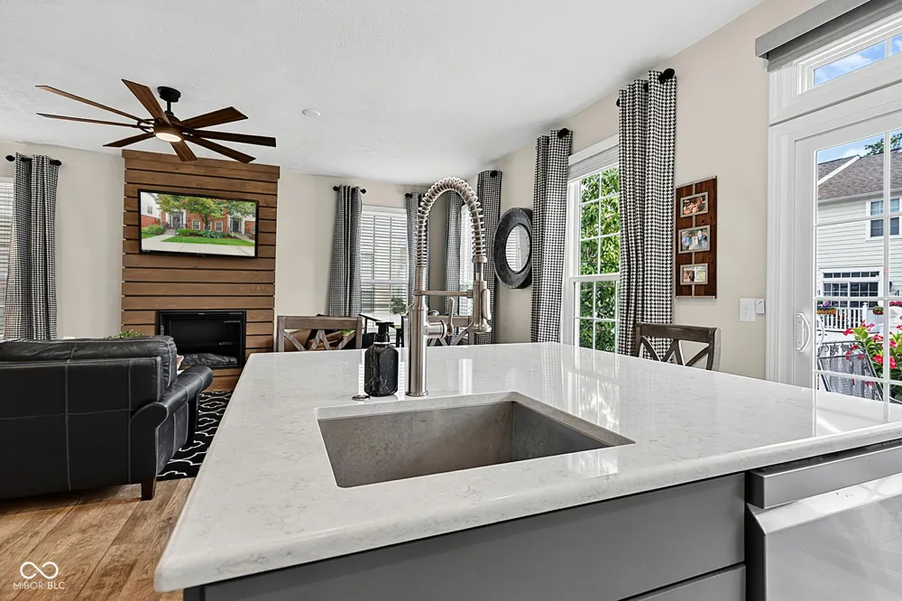 1098 Cavendish Drive Carmel, IN 46032