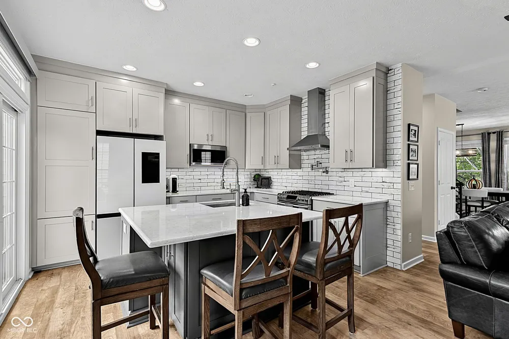 1098 Cavendish Drive Carmel, IN 46032