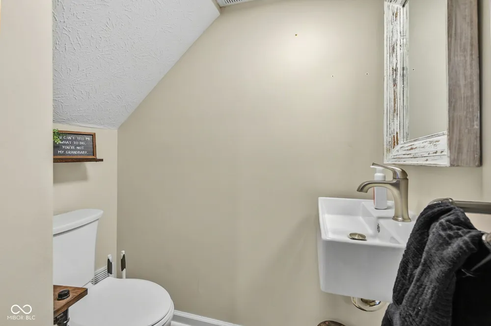 1098 Cavendish Drive Carmel, IN 46032