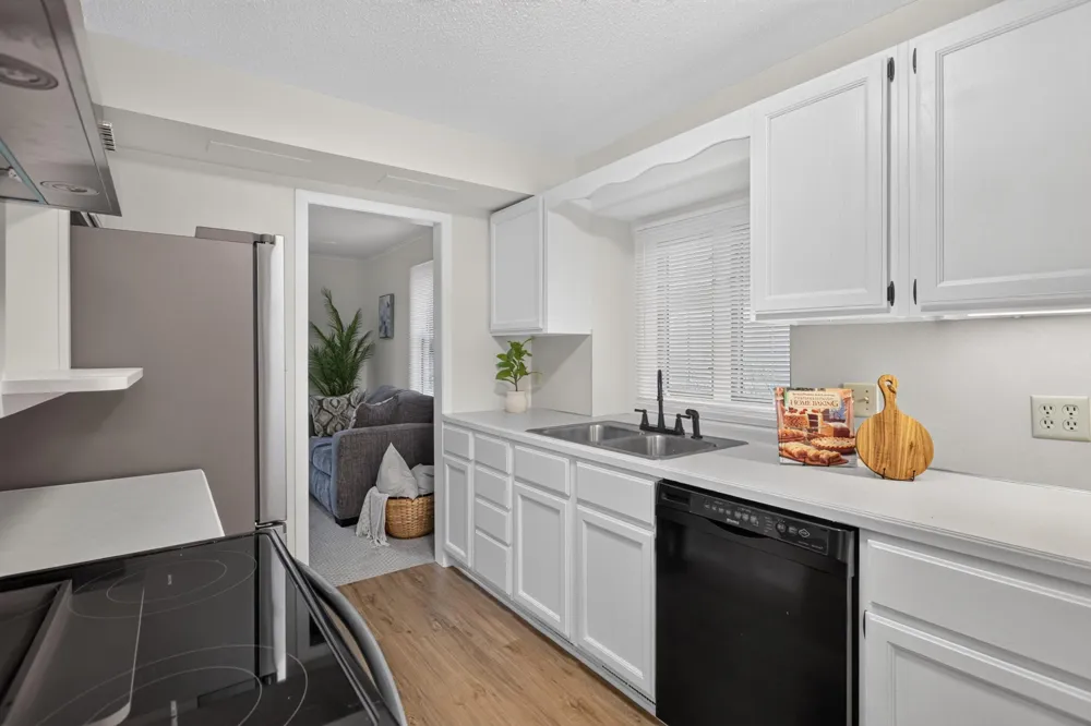 1232 Skillman Avenue W Roseville, MN 55113