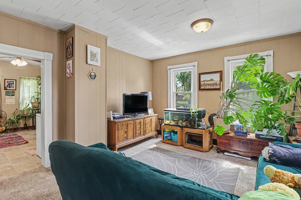 401 Oak Avenue SE Montgomery, MN 56069