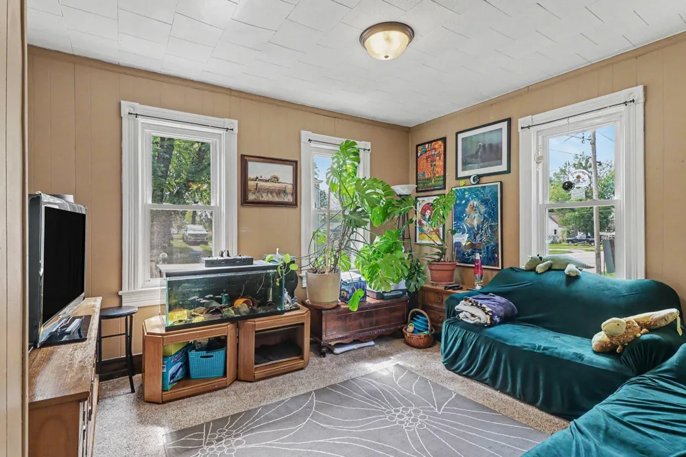 401 Oak Avenue SE Montgomery, MN 56069