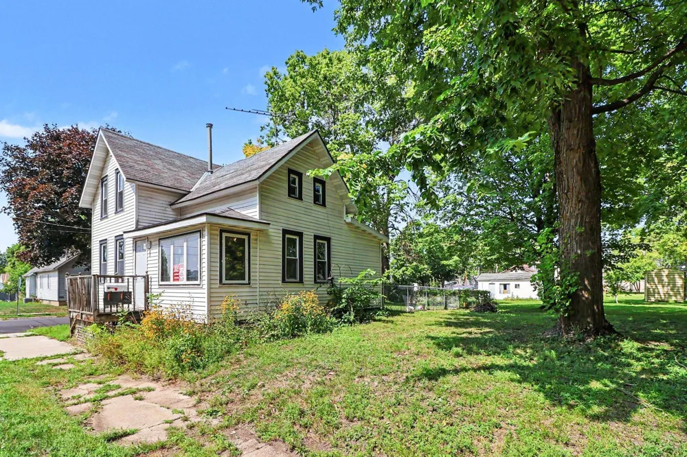 401 Oak Avenue SE Montgomery, MN 56069