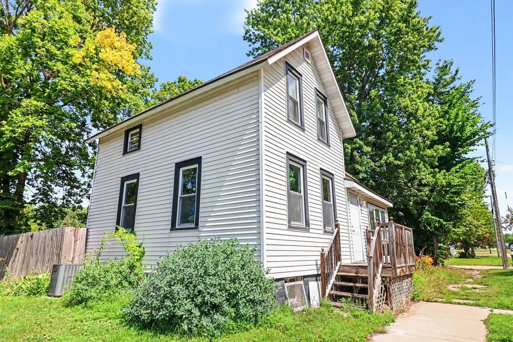 401 Oak Avenue SE Montgomery, MN 56069