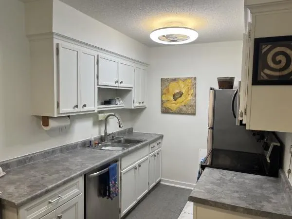 2720 Dale Street #C113 Roseville, MN 55113
