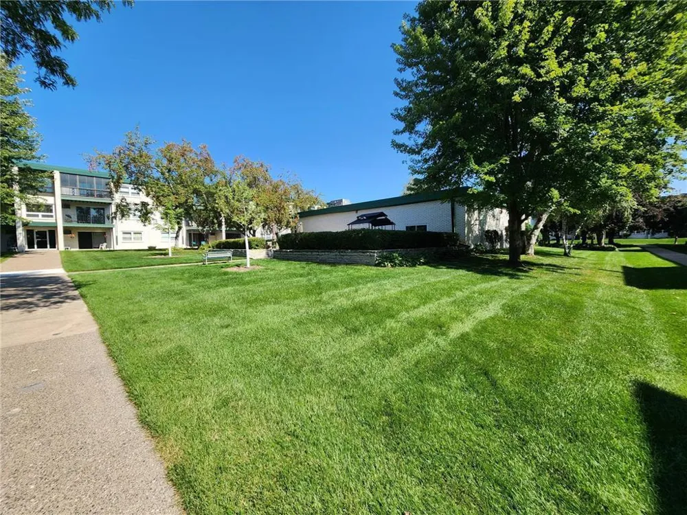 2720 Dale Street #C113 Roseville, MN 55113