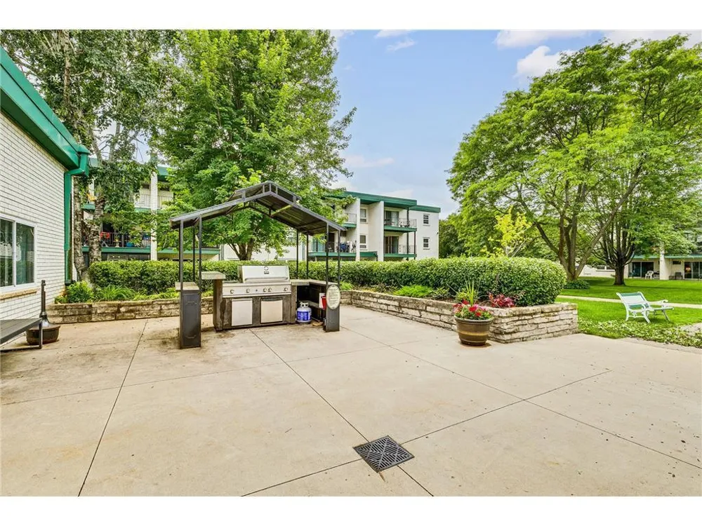 2720 Dale Street #C113 Roseville, MN 55113