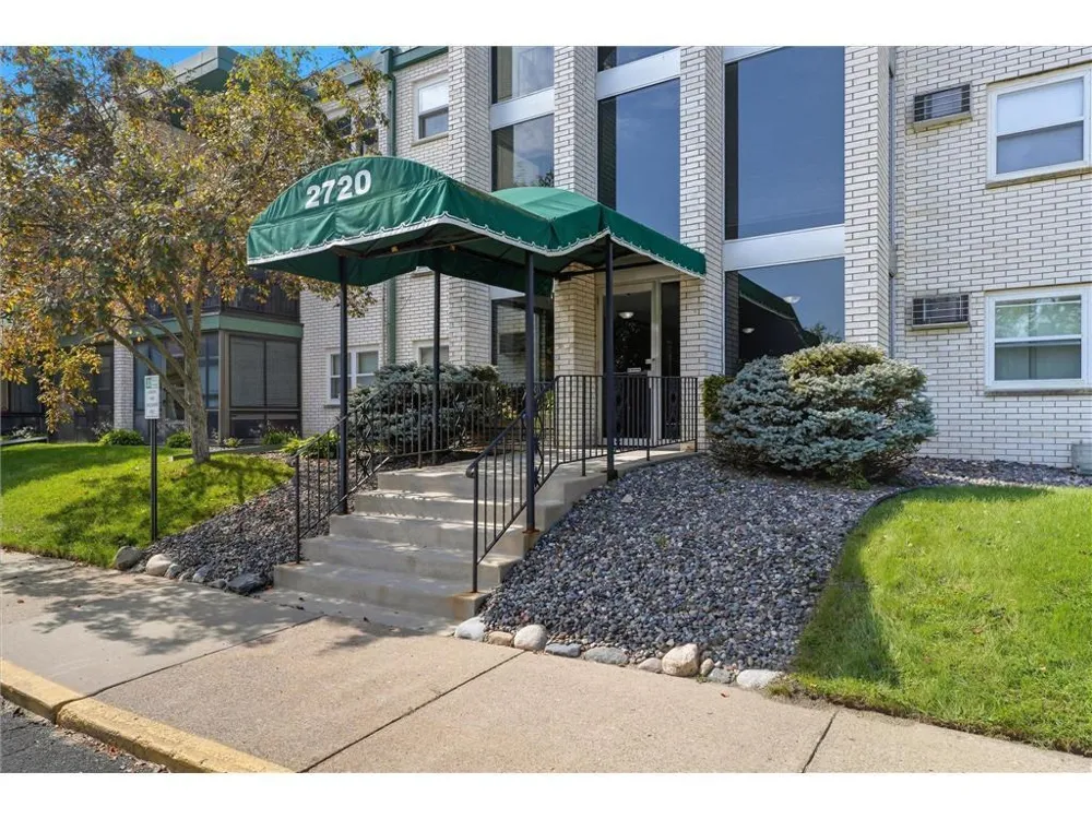 2720 Dale Street #C113 Roseville, MN 55113