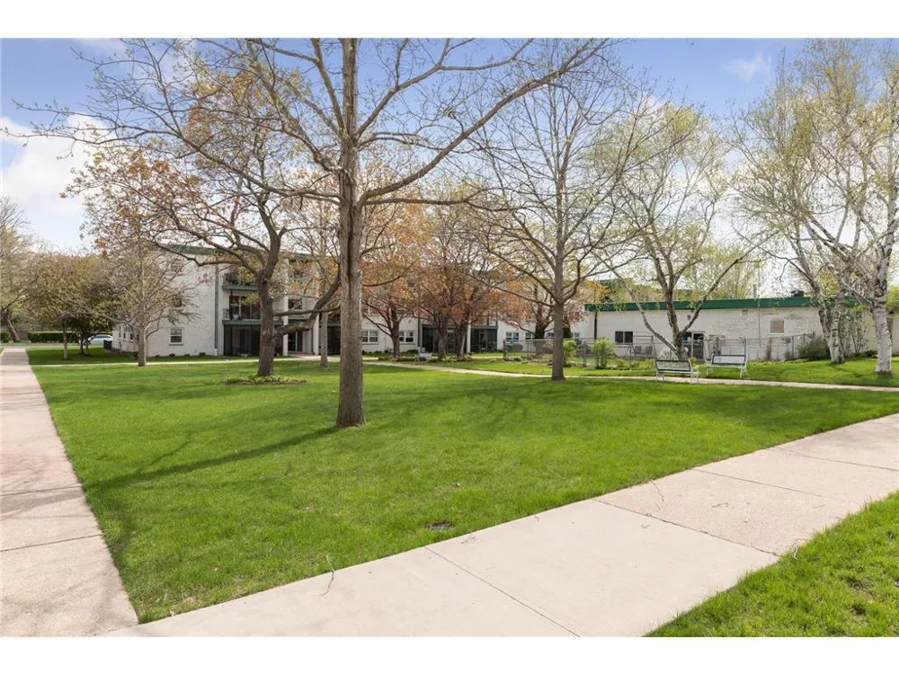 2720 Dale Street #C113 Roseville, MN 55113