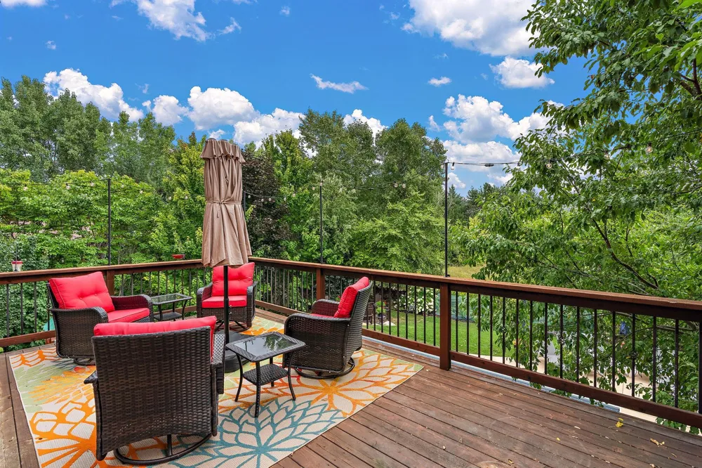 10742 Maple Boulevard Woodbury, MN 55129