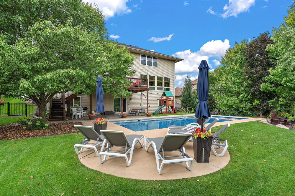 10742 Maple Boulevard Woodbury, MN 55129